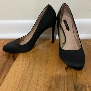 MUST GO SINCE IM MOVING black satin court shoe
